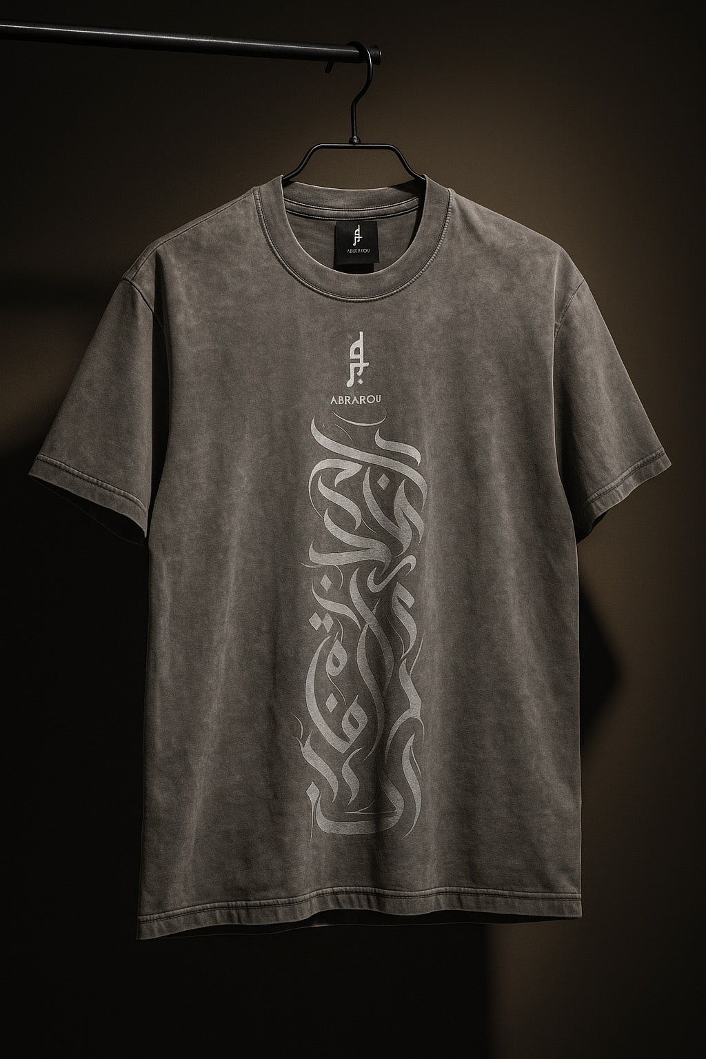 T-shirt “Gris d’Argile” – Édition Calligraphie